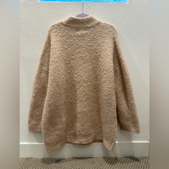 Universal Thread oversized sweater - Picture 3 of 5